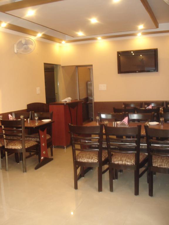 Hotel Utsav Дехрадун Экстерьер фото