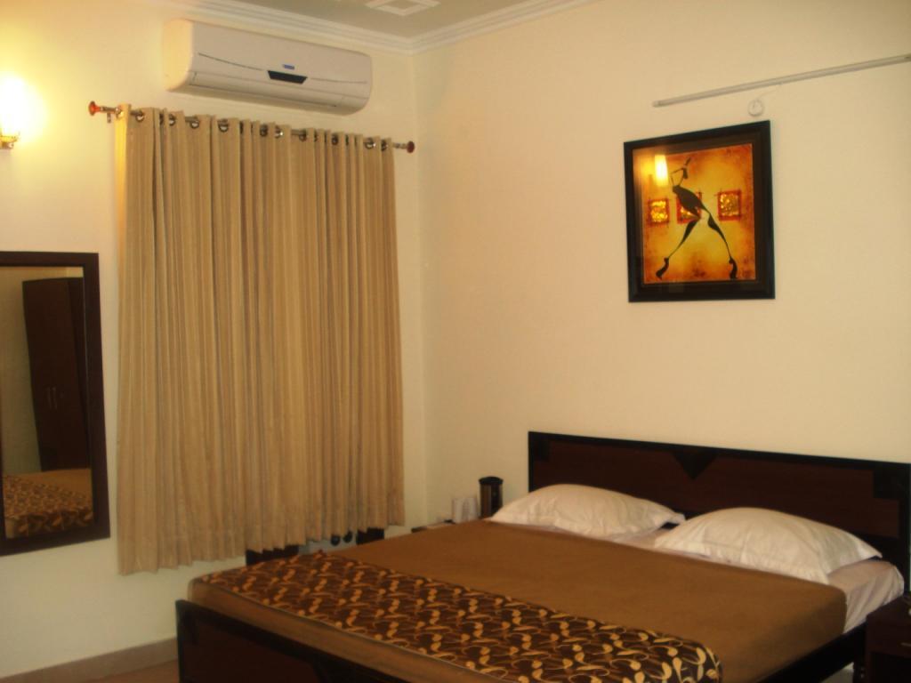 Hotel Utsav Дехрадун Экстерьер фото