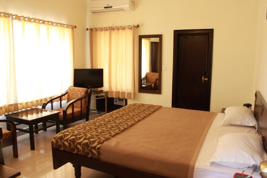 Hotel Utsav Дехрадун Экстерьер фото