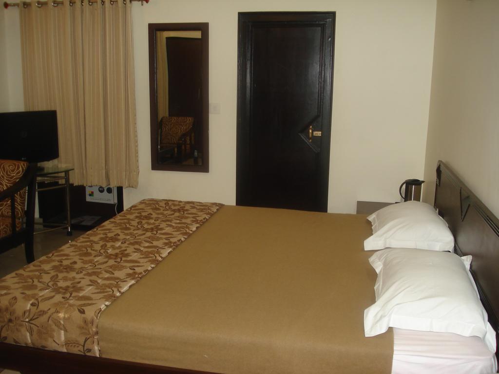 Hotel Utsav Дехрадун Экстерьер фото