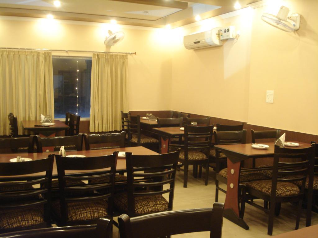 Hotel Utsav Дехрадун Экстерьер фото