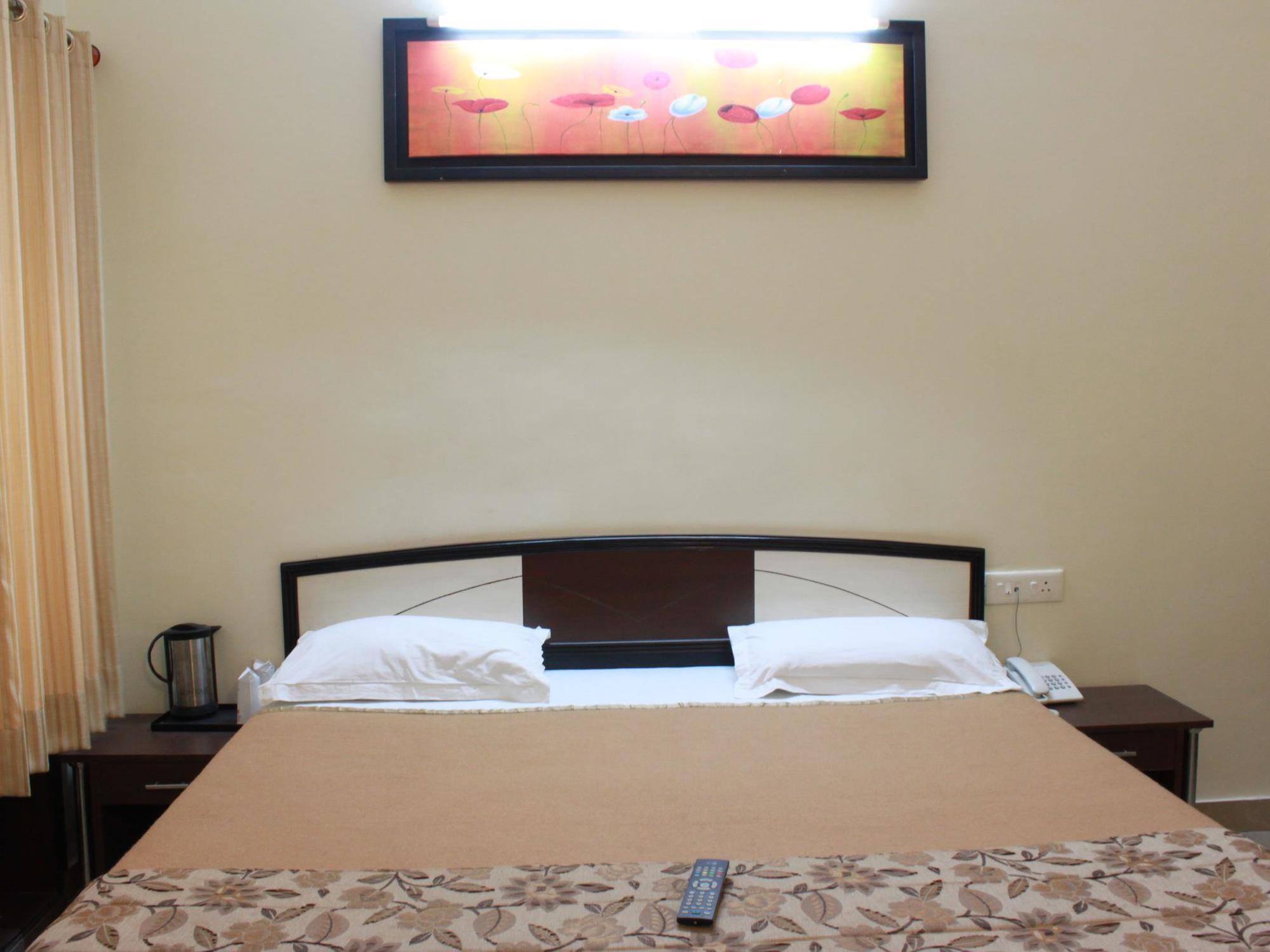 Hotel Utsav Дехрадун Экстерьер фото