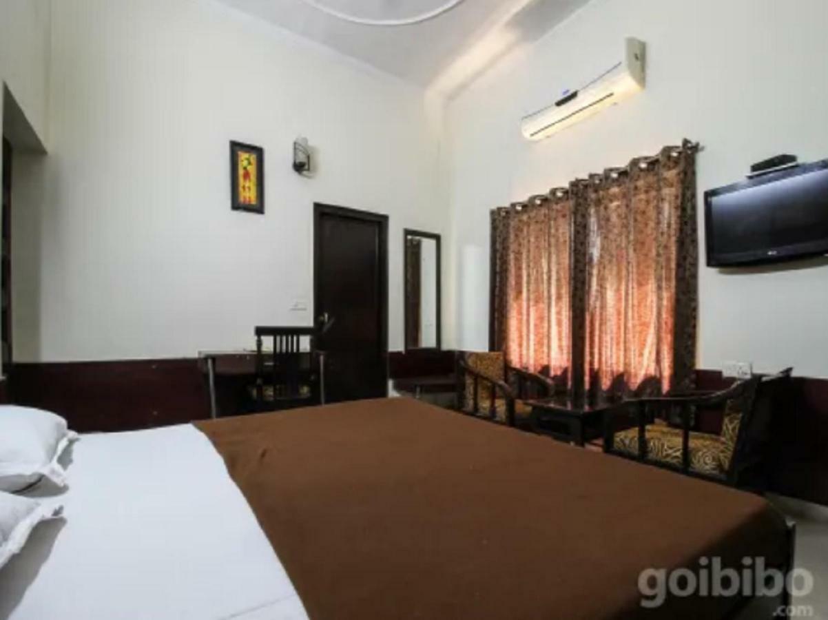 Hotel Utsav Дехрадун Экстерьер фото