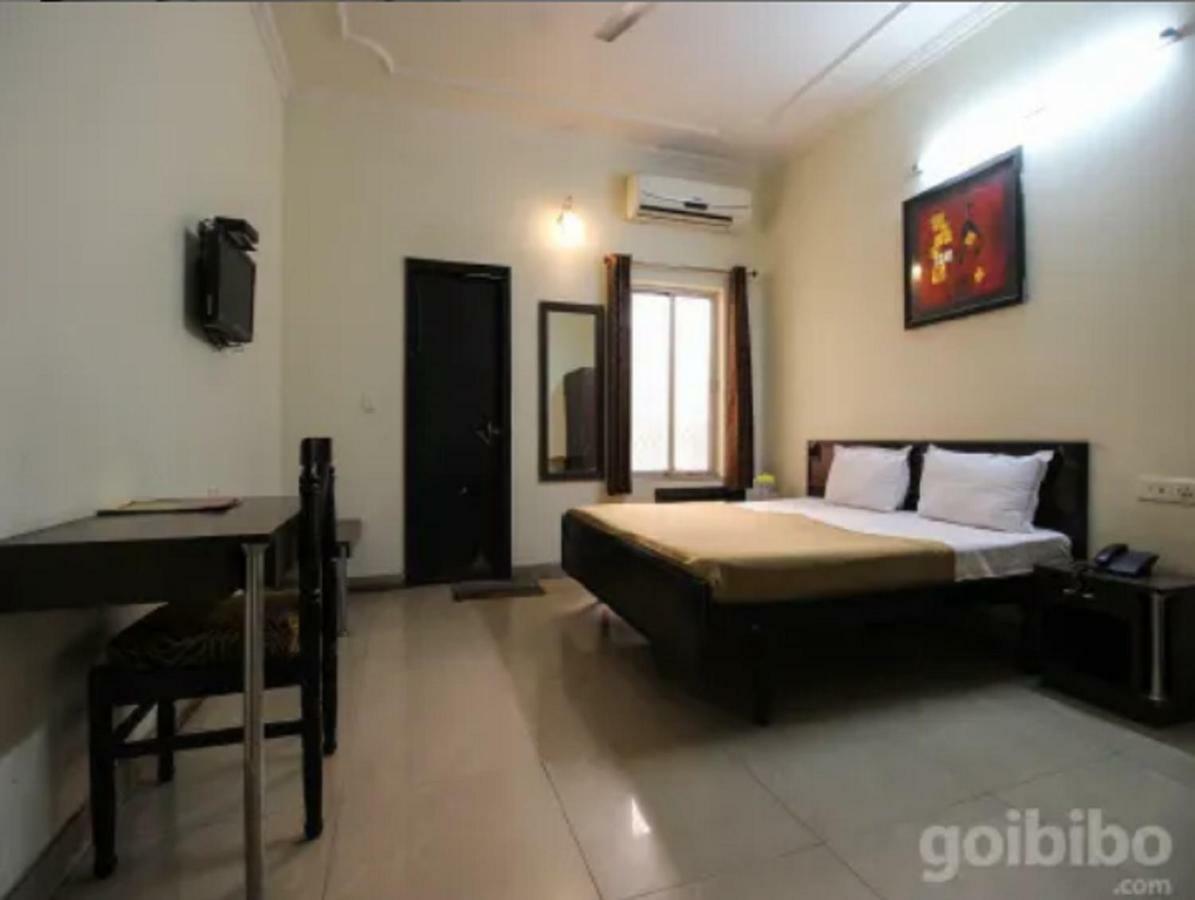 Hotel Utsav Дехрадун Экстерьер фото