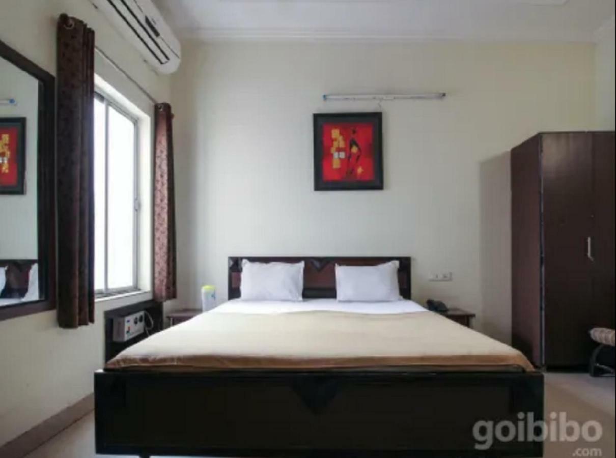 Hotel Utsav Дехрадун Экстерьер фото