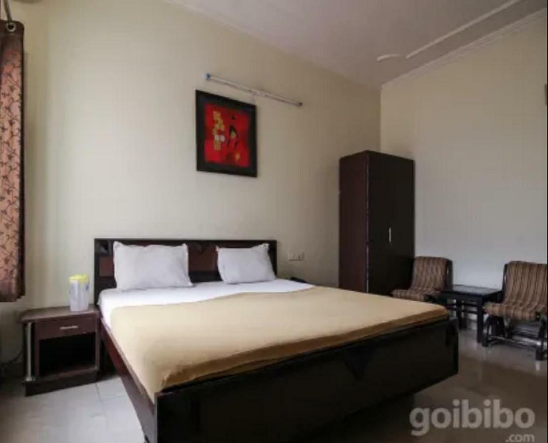 Hotel Utsav Дехрадун Экстерьер фото