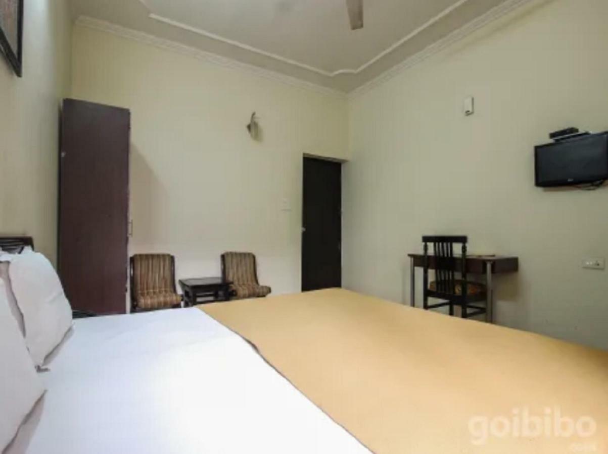 Hotel Utsav Дехрадун Экстерьер фото