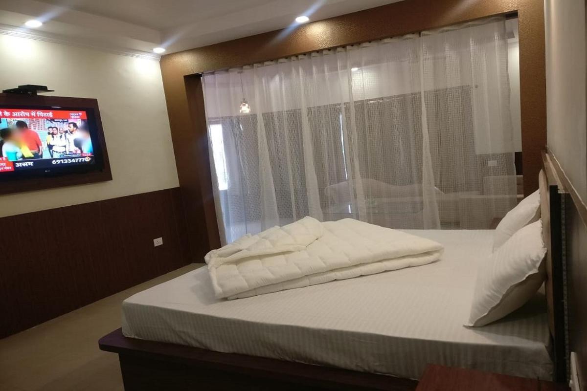 Hotel Utsav Дехрадун Экстерьер фото