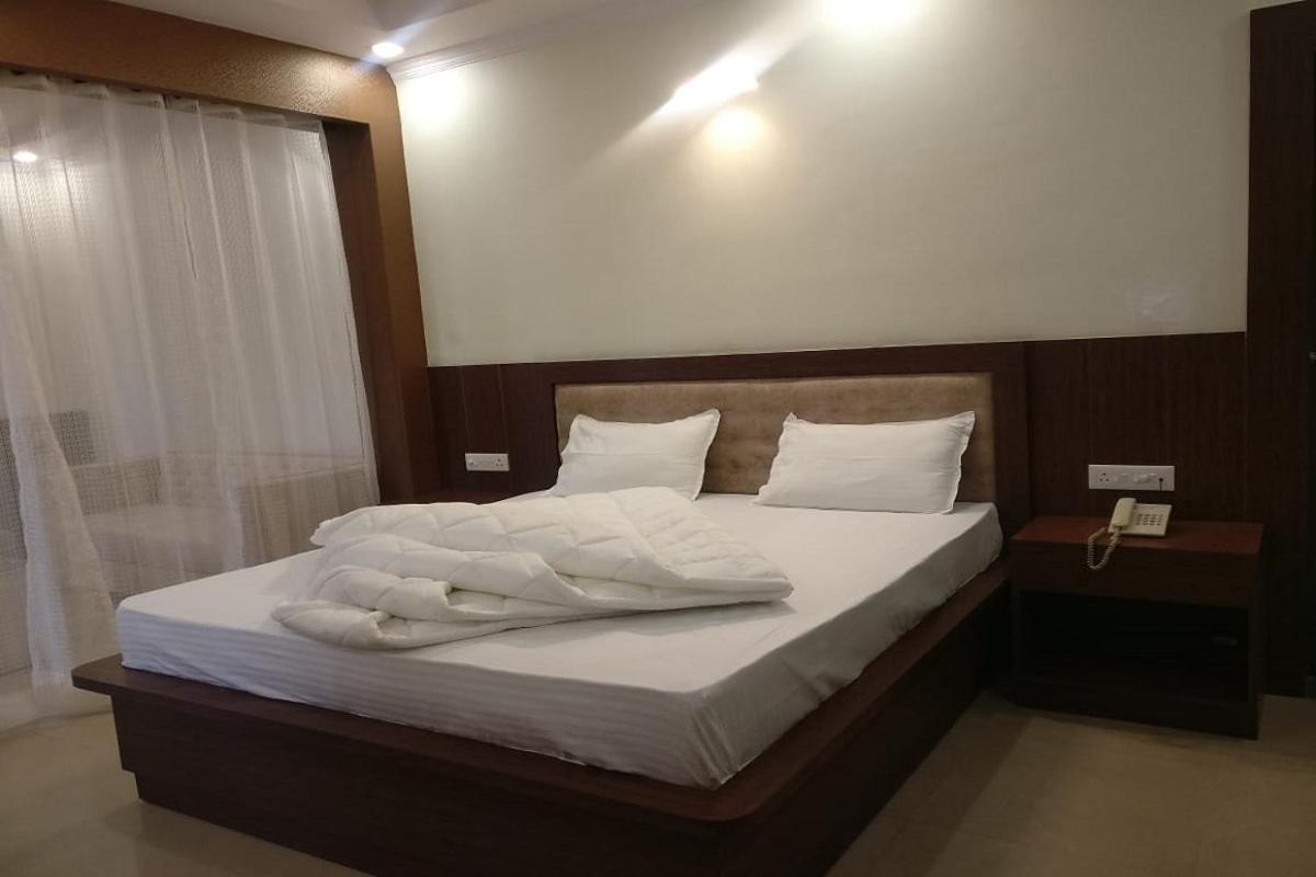 Hotel Utsav Дехрадун Экстерьер фото