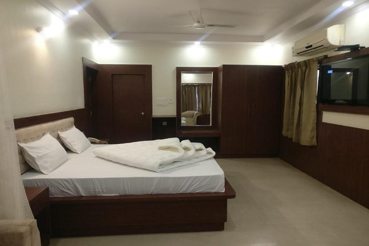 Hotel Utsav Дехрадун Экстерьер фото
