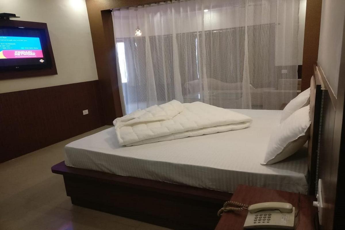 Hotel Utsav Дехрадун Экстерьер фото